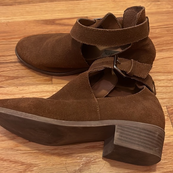 Chic brown suede ankle booties - Picture 5 of 5
